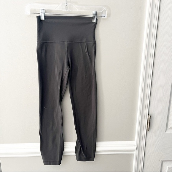 Lululemon Athletica High Rise 21” Align Crop Leggings Melanite Gray Size 2 - Picture 9 of 9